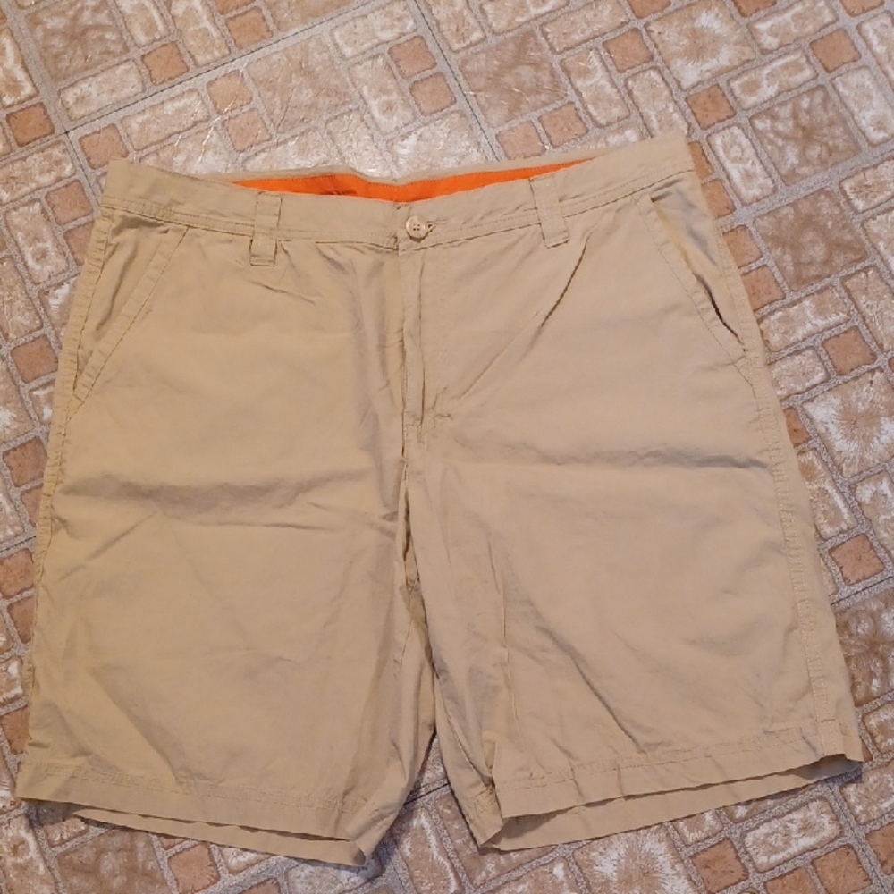 Columbia Men's Tan Flat Front Shorts  Size 36